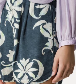 Fashion forte_forte bermuda in raso donna con stampa “the secret lily” oltremare