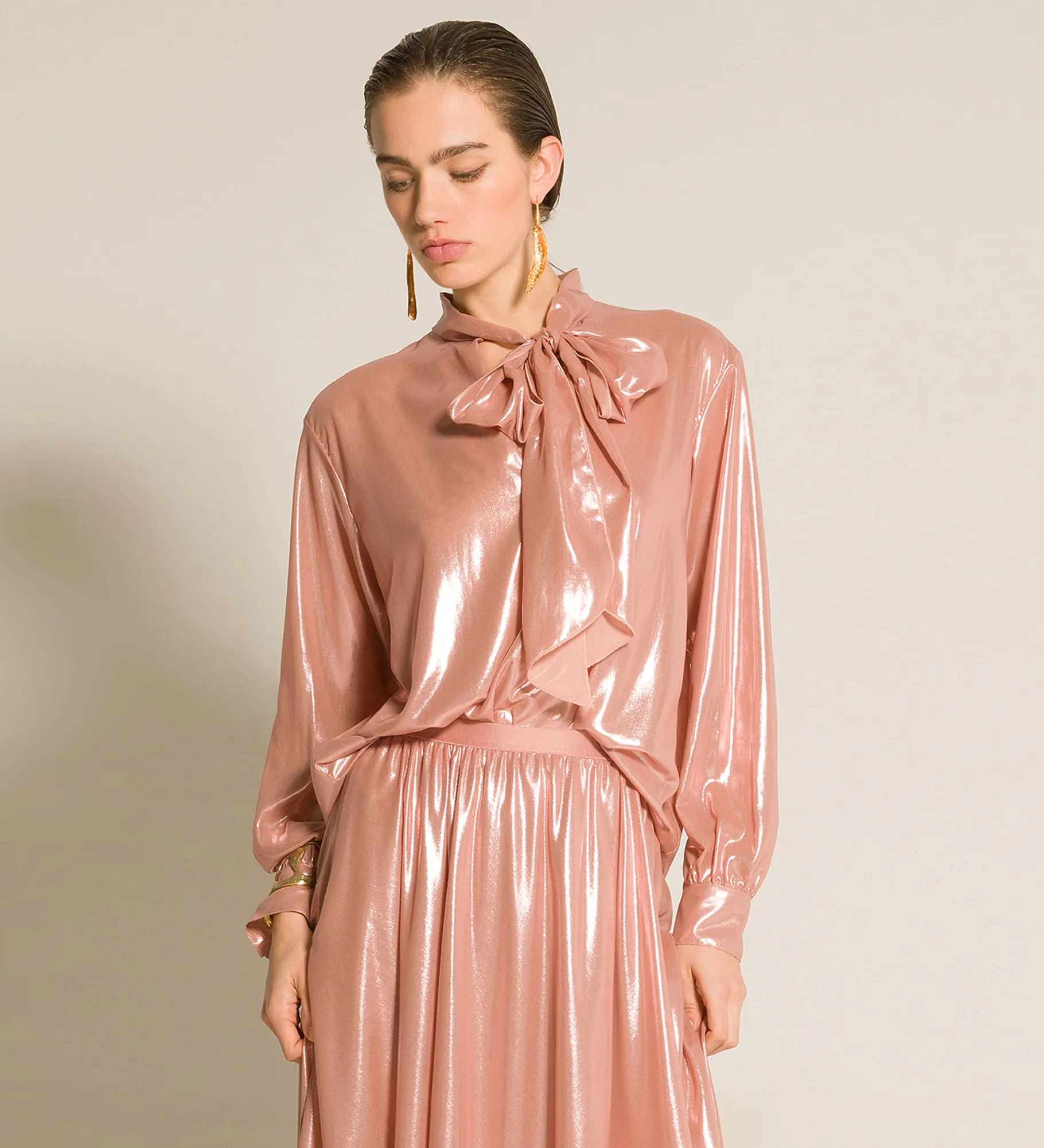 New forte_forte la camicia con fiocco in georgette laminata rose