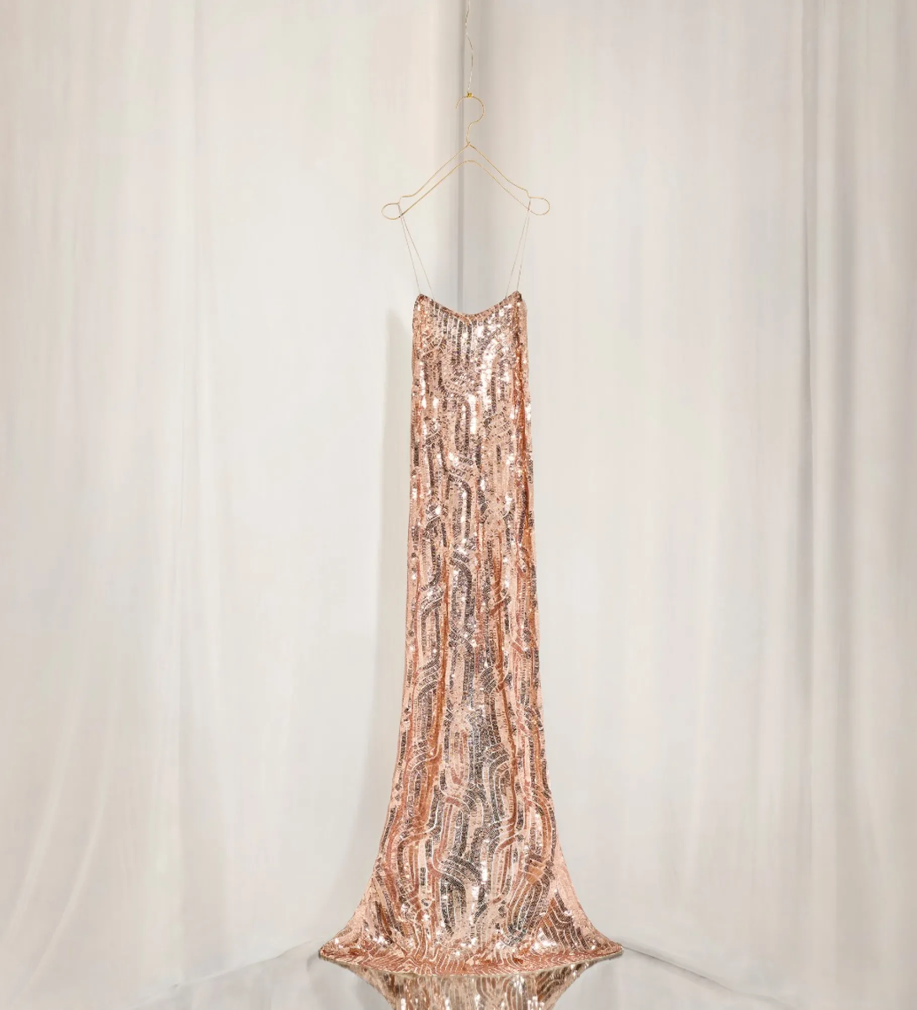 New forte_forte l'abito chic in micro–paillettes rose